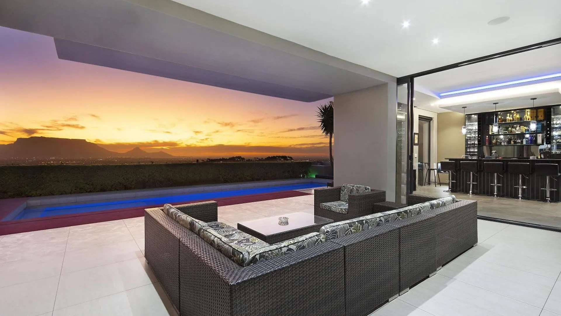 Baronetcy Kings Villa By Host Agents Plattekloof South Africa