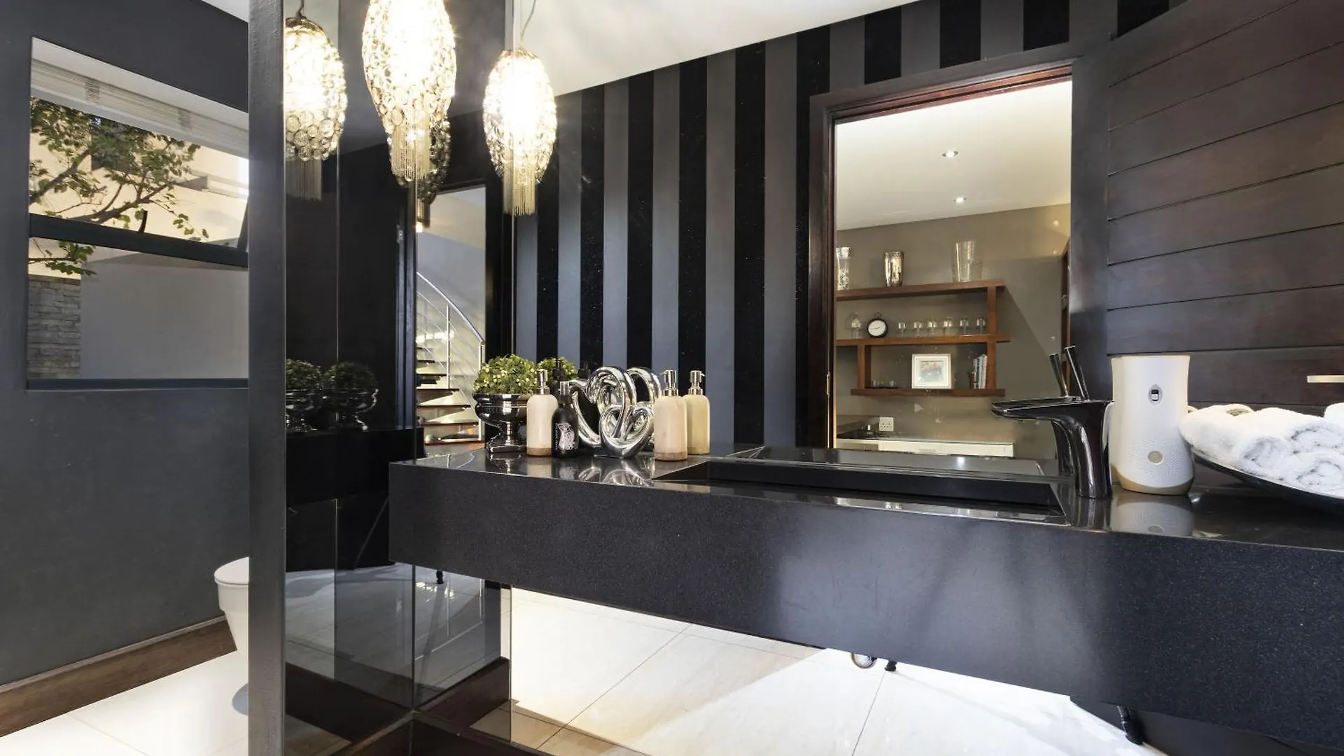 Baronetcy Kings Villa By Host Agents Plattekloof