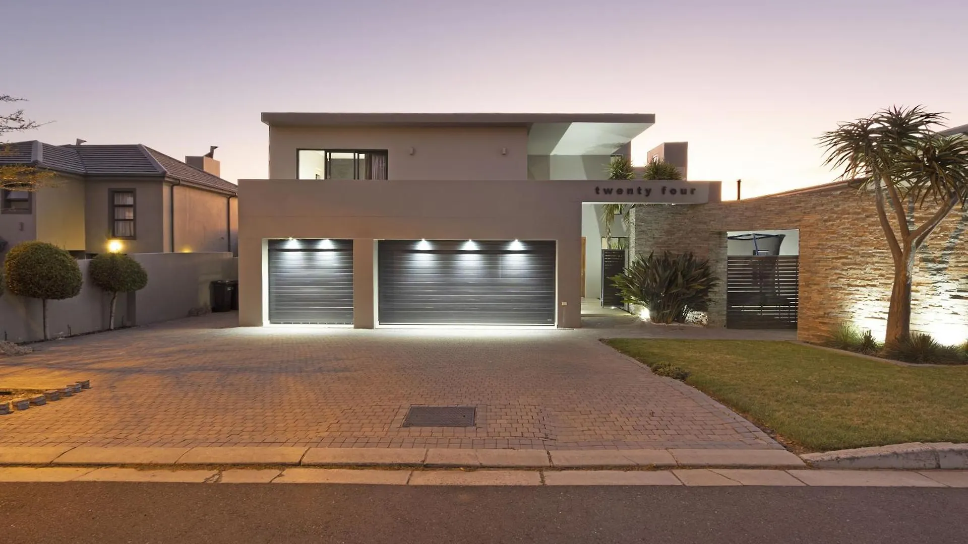 Baronetcy Kings Villa By Host Agents Plattekloof South Africa