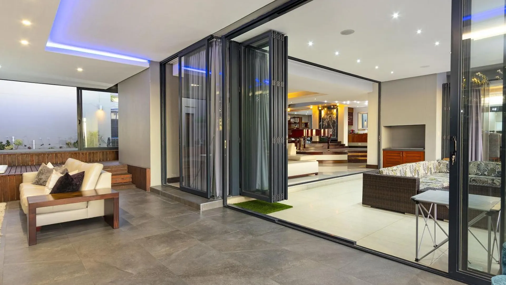 Baronetcy Kings Villa By Host Agents Plattekloof