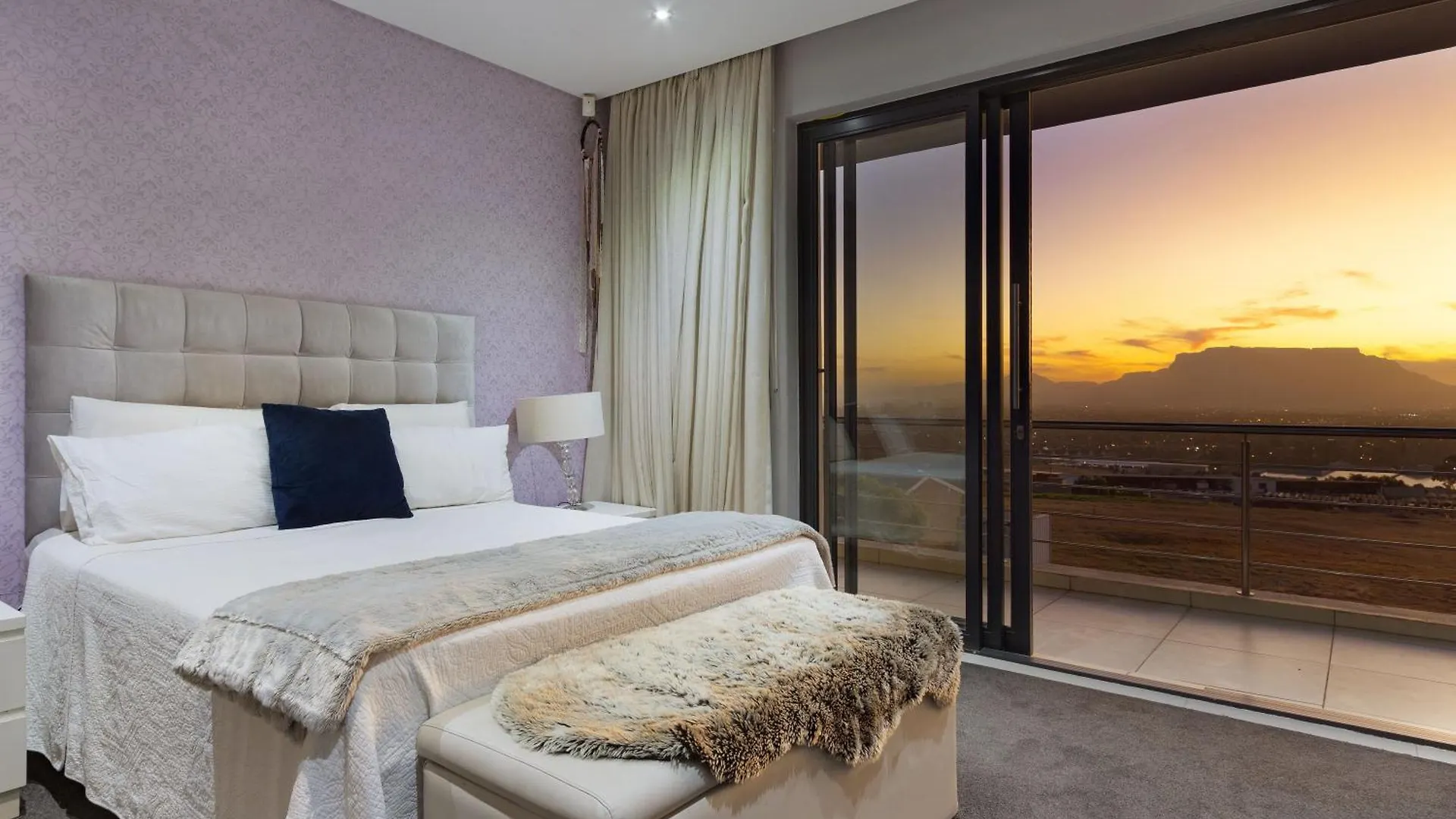 Baronetcy Kings Villa By Host Agents Plattekloof