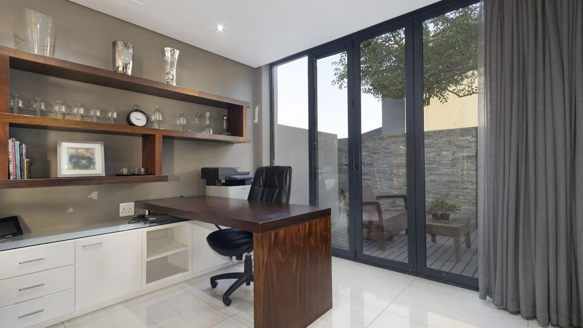 Baronetcy Kings Villa By Host Agents Plattekloof