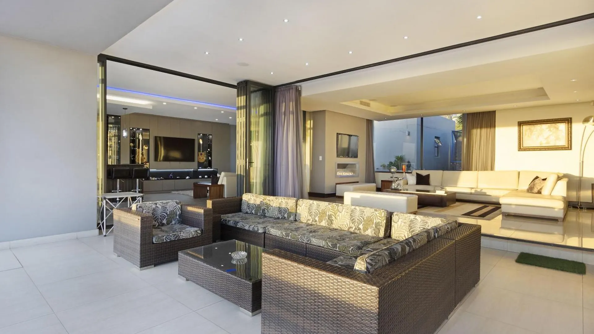 Baronetcy Kings Villa By Host Agents Plattekloof South Africa