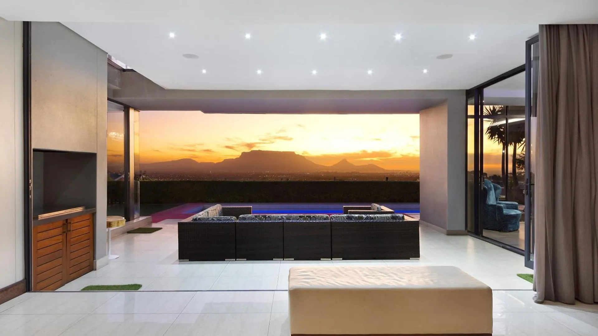 Baronetcy Kings Villa By Host Agents Plattekloof South Africa