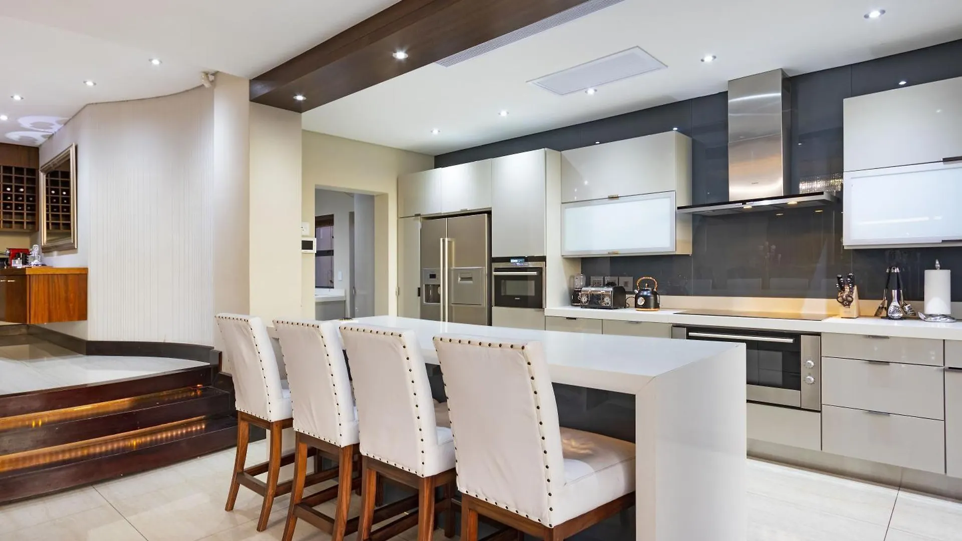 Baronetcy Kings Villa By Host Agents Plattekloof 0*,